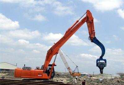 挖掘機打樁臂的妙用 挖井新利器，專為水資源而生